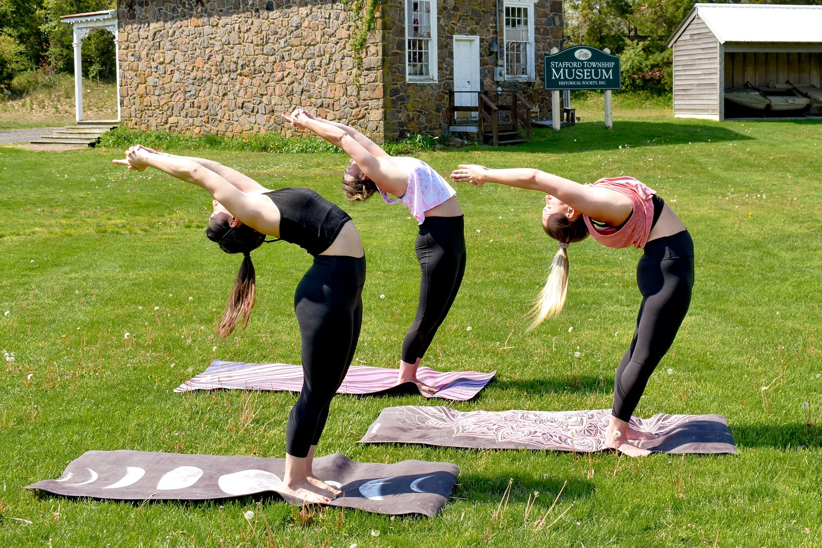 5 Benefits of Using a Hot Yoga Mat